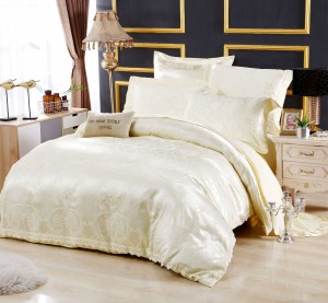 Белое постельное белье из жаккарда с вышивкой