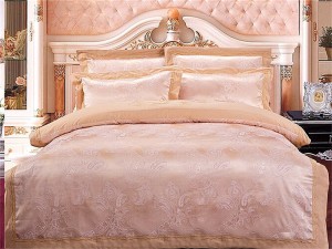 Постельное с вышивкой из жаккарда