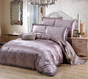 Стильное постельное белье из жаккарда с вышивкой