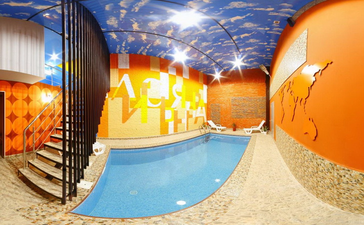 молодежные отели с бассейном